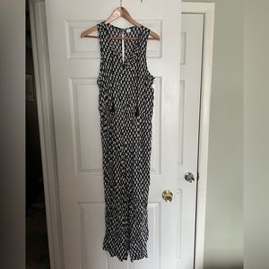 Old Navy size Medium sleeveless jumpsuit. Black & white